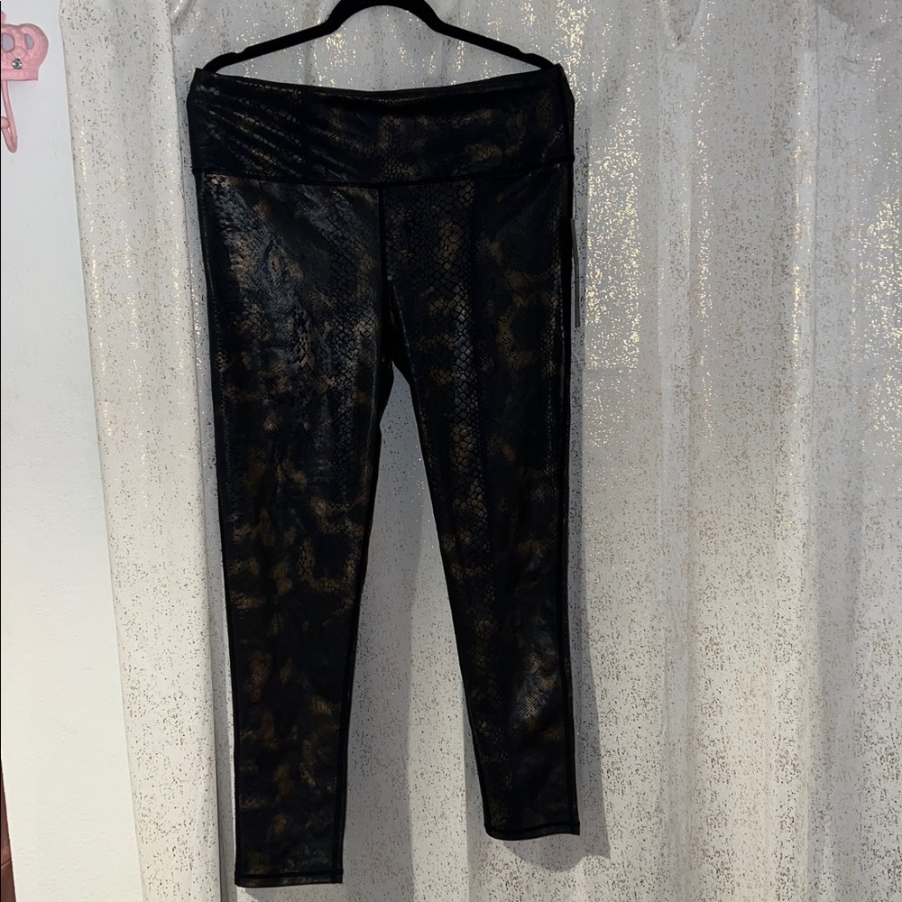 Mono B 1XL Black and Gold Textured Leggings